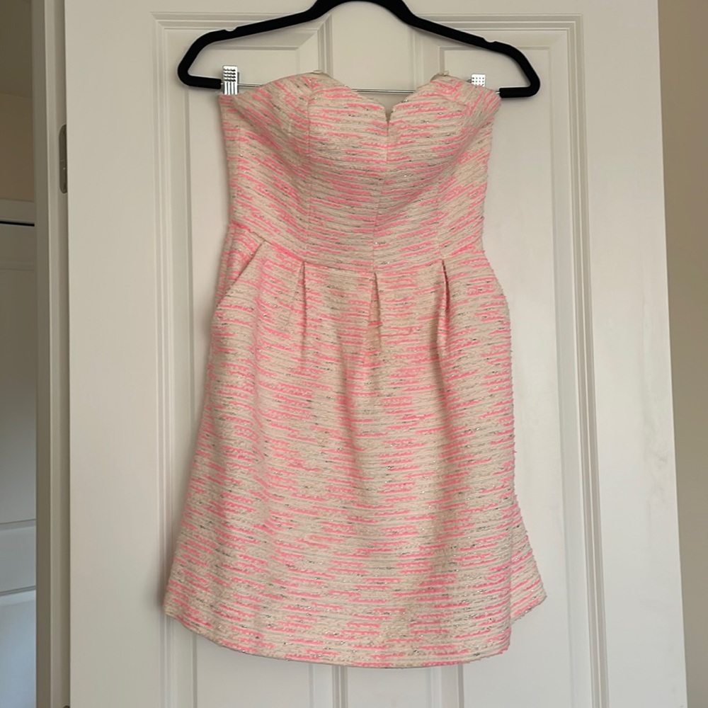 Sweetheart strapless tweed dress with pockets!